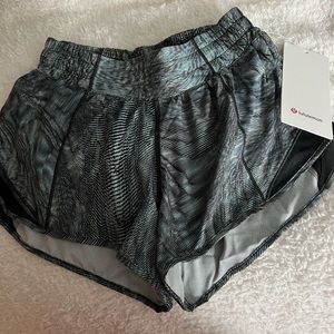 NWT lulu shorts size 4